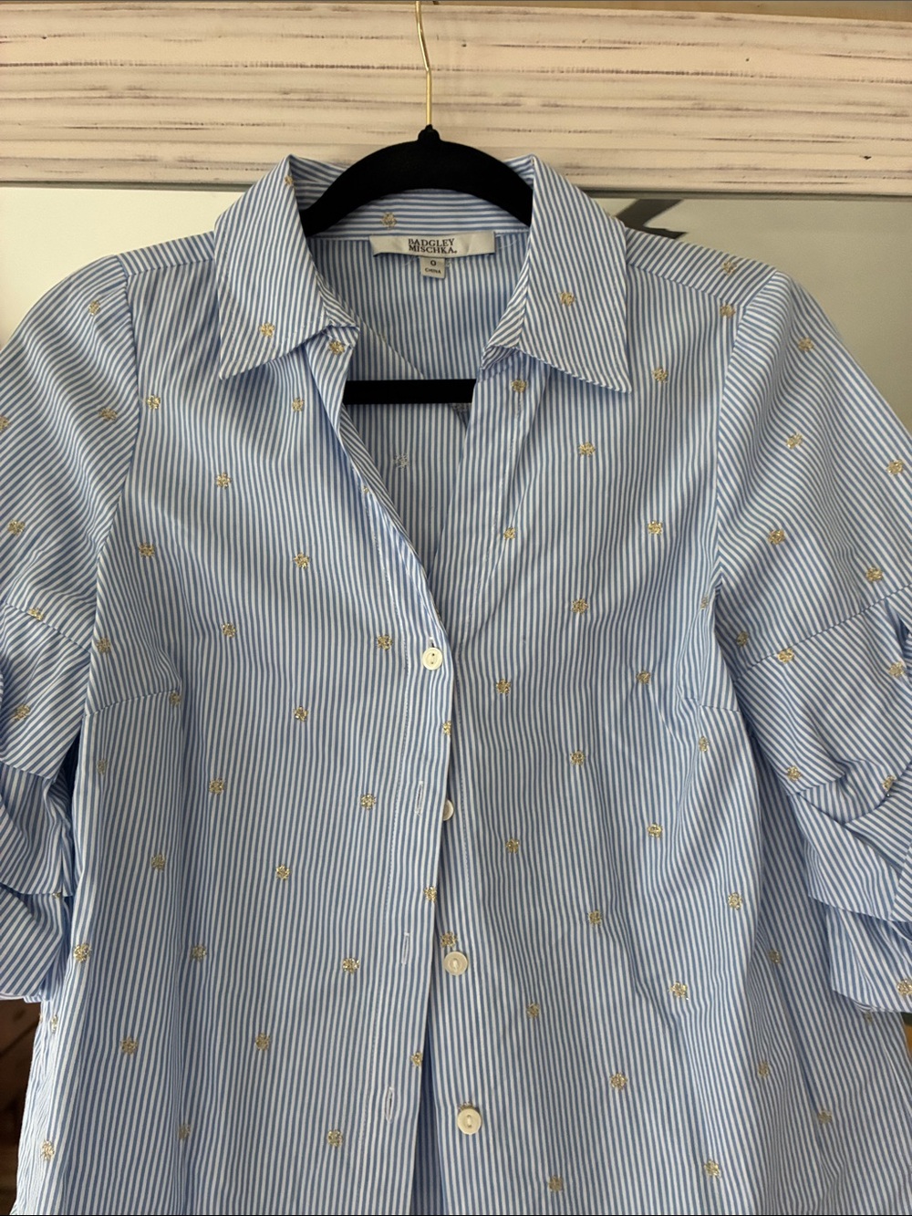 ✨CLOSET CLEAROUT✨Badgley Mischka Striped Blue Ruffle Sleeve Button-Up Size‎ 0 - Picture 2 of 4